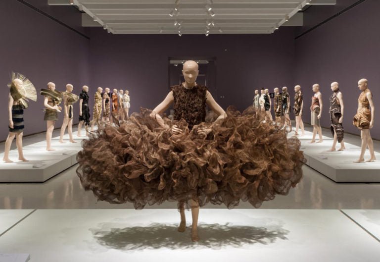 INSPIRAÇÃO • A moda invade os museus - Escudero & Co