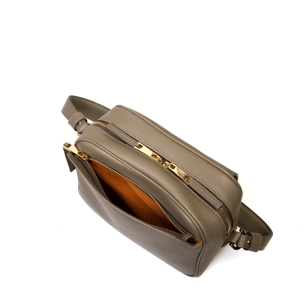 escudero-bolsa-adele-oliva-feminina-couro-media