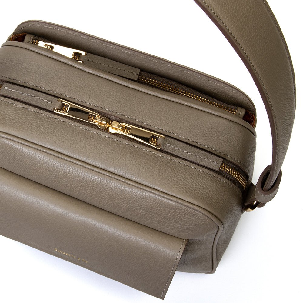 escudero-bolsa-adele-oliva-feminina-couro-media