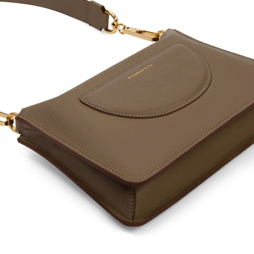 escudero-bolsa-hanne-oliva-feminina-couro-pequena