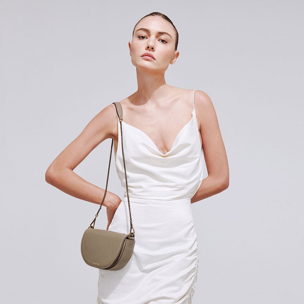 escudero-bolsa-oliva-off-white-feminina-couro-pequena-lookbookI